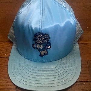 AJD 100% rayon vintage Tar Heels SnapBack trucker hat